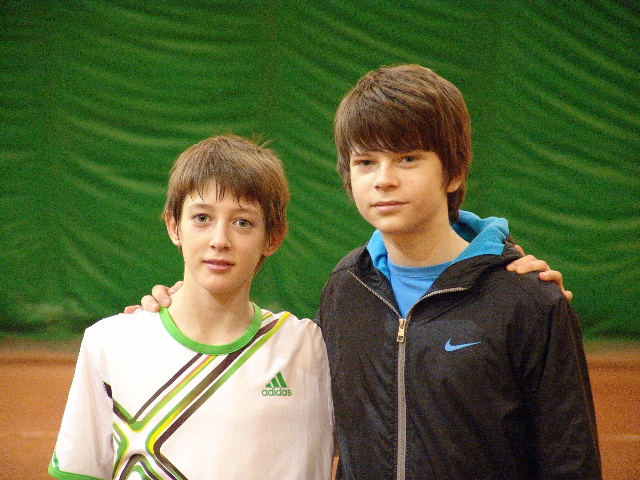 Boys runner-up Albert Roglan (ESP) and winner Calin Manda (ROU)