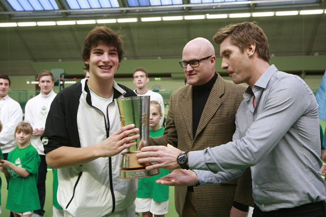 Marko Osmakcic (SUI) accepts the trophy