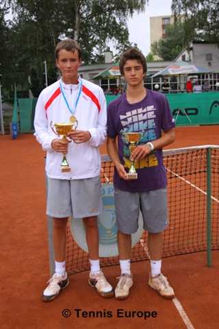 Boys consolation final - Daniil Medvedev (RUS) and Oliver Nagy (SVK)