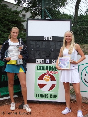 Winner Victoria Luskkova (UKR) and runner up Sandra Matekova (CZE)